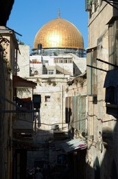 Dome of the Rock, Haram ash-Sharif (Temple Mount), back alley of Old Walled City, Jerusalem, Israel, Middle East