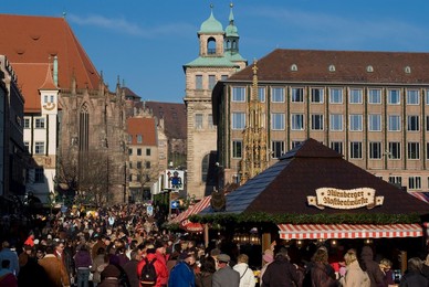 Christkindelsmarkt (Christ Child's Market) (Christmas Market), Nuremberg, Bavaria, Germany, Europe