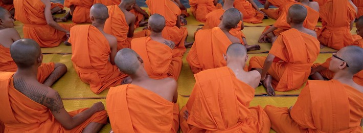 Back view of seated Buddhist monks at prayer meeting, Wat Pho (Wat Po) (Wat Chetuphon), Bangkok, Thailand, Southeast Asia, Asia