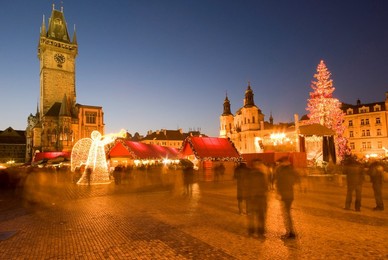 Christmas market at Staromestske (Old Town Square) with Gothic Old Town Hall, Stare Mesto (Old Town), UNESCO World Heritage Site, Prague, Czech Republic, Europe