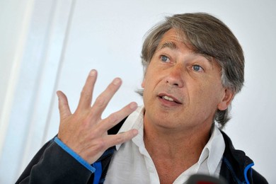 EasyJet Ash Detector Unveiled.