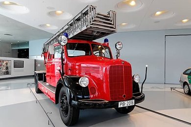 Mercedes Benz LF 3500 fire engine with Metz DL 22 turntable ladder, produced from 1950 to 1954, Mercedes Benz Museum, Stuttgart, Baden-Wuerttemberg, Germany, Europe