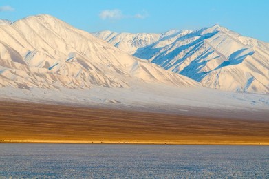 Winter landscape in Biosphere reserve with snow covered mountains, Lake Khar Us Nuur, Province of Khovd, Mongolia, Central Asia, Asia