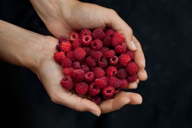 Farmer's Market: food, vendors and shoppers. Idaho. Rasberry, organic.
