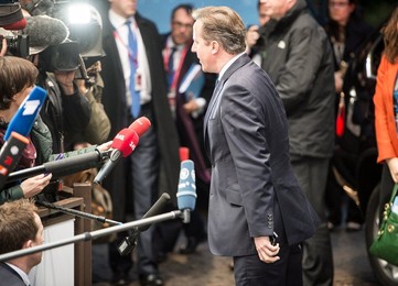 British Prime Minister David Cameron tal..........