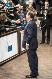 French President Francois Holland talk t..........