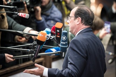 French President Francois Holland talk t..........