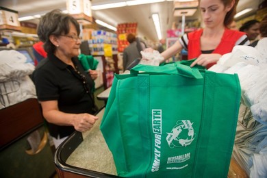 Shoppers who use reusable bags buy more junk food