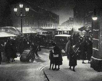 Christmas Market / Photo, c.1930