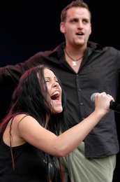 NU PAGADI– 25.06.2005 Beim Happy Family