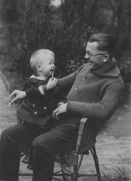 Society, family, father and son / photo