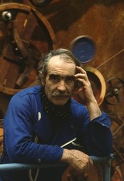 Jean Tinguely with Relief Bleu / Photo