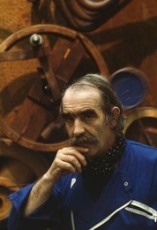 Jean Tinguely with Relief Bleu / Photo