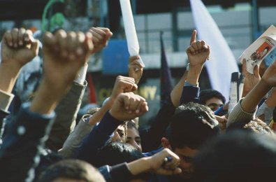 Demonstration in Tehran during the Iran-Iraq War / Photo 1982