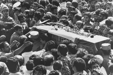 Burial of Iranian soldiers who died at the beginning of the Iran-Iraq war / Photo 1980
