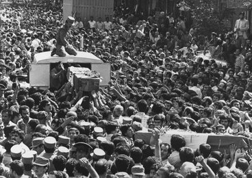 Burial of Iranian soldiers who died at the beginning of the Iran-Iraq war / Photo 1980