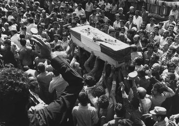 Burial of Iranian soldiers who died at the beginning of the Iran-Iraq war / Photo 1980