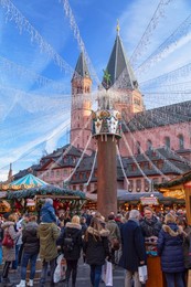 Christmas Market and Mainz Cathedral, Mainz, Rhineland-Palatinate, Germany