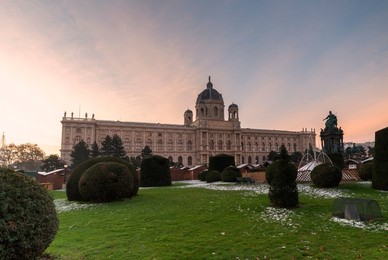 Garden and Christmas markets at the Art History Museum (Kunsthistorisches Museum), Maria-Theresien-Platz, Vienna, Austria