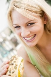 Junge Frau isst gesundes Brot - Young Woman eating healthy Bread