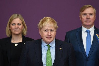 (From L) Sweden's Prime Minister Magdalena Andersson, Britain's Prime Minister Boris Johnson and Estonia's Defense Minister Kalle Laanet pose for a family photo with leaders of the the Joint Expeditionary Force (JEF), a coalition of 10 states focused on s