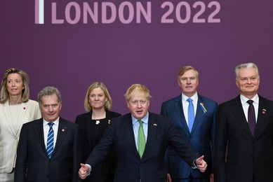(From L to R) Netherlands' Defence Minister Kajsa Ollongren, Finland's President Sauli Niinisto, Sweden's Prime Minister Magdalena Andersson, Britain's Prime Minister Boris Johnson, Estonia's Defense Minister Kalle Laanet and Lithuania's President Gitanas