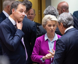 EUROPEAN COUNCIL SUMMIT MEETING