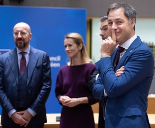 EUROPEAN COUNCIL SUMMIT MEETING