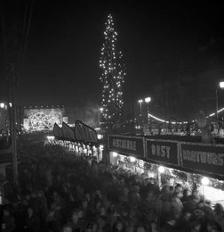 GDR – Christmas market in Berlin 1956