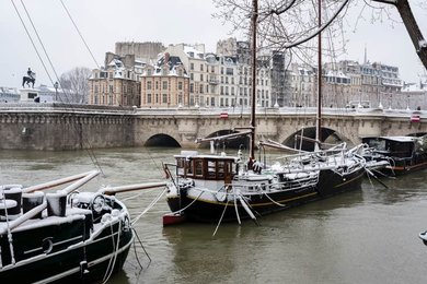 Image 751838546