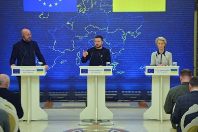 Volodymyr Zelenskyy, Ursula von der Leyen and Charles Michel meet with press