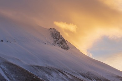 Monti Sibillini. national. park. sunrise. landscape. horizontal. castelluccio Di Norcia. umbria. italy. Italyn. nature.