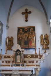 Church. san Lorenzo. interior. vertical. manarola. cinque Terre. ligury. italy. Italyn. ligurian. ligurian Alps. ligurian Sea. liguria. mediterranean. mediterranean Sea. tourist Destination. tourist Attraction. touristic. traveling. travel. travel Destina