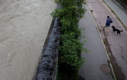 Image 801033374