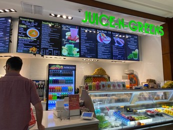 People waiting to order food at Juice N Greens, Gardens Mall, Palm Beach Gardens, Florida