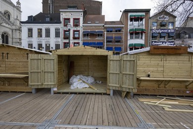 BRUSSELS CHRISTMAS MARKET PREPARATIONS
