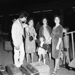 A southern family on the platform of a station