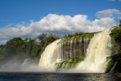 Venezuela. Canaima. Ucaima Hacha waterfall
