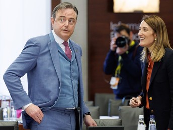 EUROPEAN COUNCIL SUMMIT MEETING