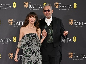 Jeff Goldblum and Emilie Livingston