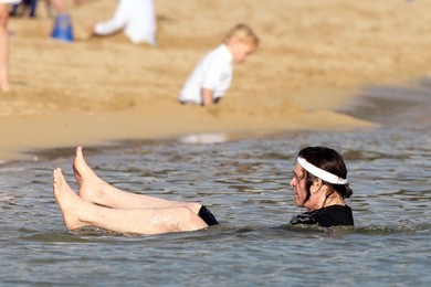 **EXCLUSIVE** Ozzy Osbourne hits the surf as the Osbournes enjoy a family new year vacation in Hawaii