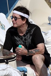 **EXCLUSIVE** Ozzy Osbourne holds court from his sunlounger as the Osbournes enjoy a family new year vacation in Hawaii