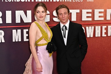 Odessa Young and Jeremy Allen White