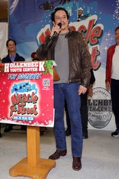 44th Annual Miracle on 1st Street Turkey Giveaway!
