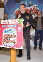 44th Annual Miracle on 1st Street Turkey Giveaway!