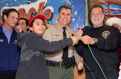 44th Annual Miracle on 1st Street Turkey Giveaway!