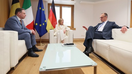 EUROPEAN COUNCIL SUMMIT MEETING