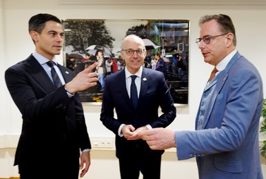 EUROPEAN COUNCIL SUMMIT MEETING