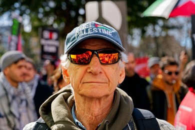 Anti war and protesters supporting the Iranian government protest. Russell Square to a rally in Westminster. 21st March 2026.