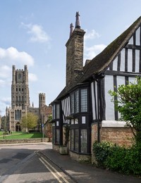 Tudor house with the "Ship of the Fens" , Ely Cathedral , standing prominant in Ely, Cambridgeshire, UK.